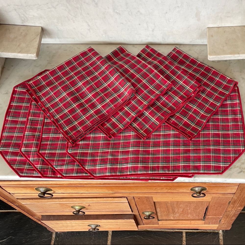 LONGABERGER Red and Green Plaid Tidings Table Linen Set Placemats Napkins 4 Each